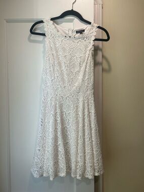 Jodi Kristopher White Floral Lace Midi Dress